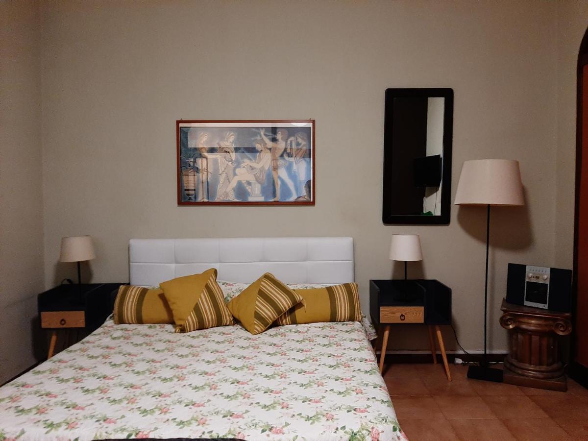San Nicolo House Panzió Aci Catena Kültér fotó